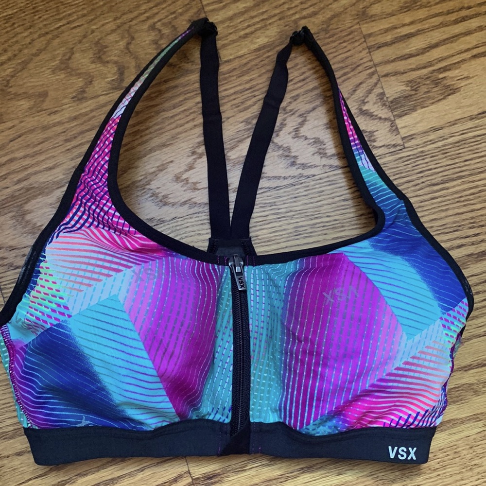 Victoria’s Secret VSX Knockout Sports Bra with Zipper- 34B